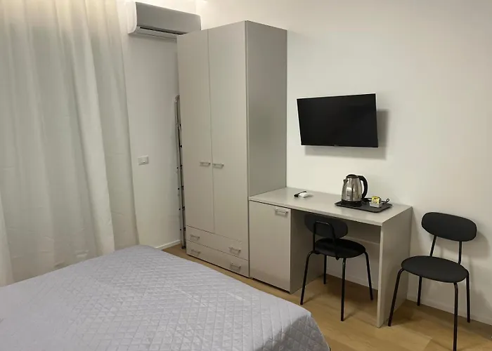 بيت ضيافة Lungomare Vazzana 4*