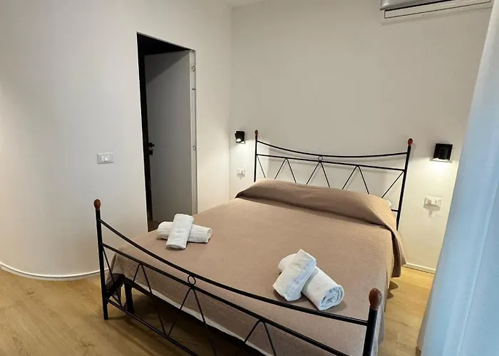 Lungomare Vazzana بيت ضيافة 4*